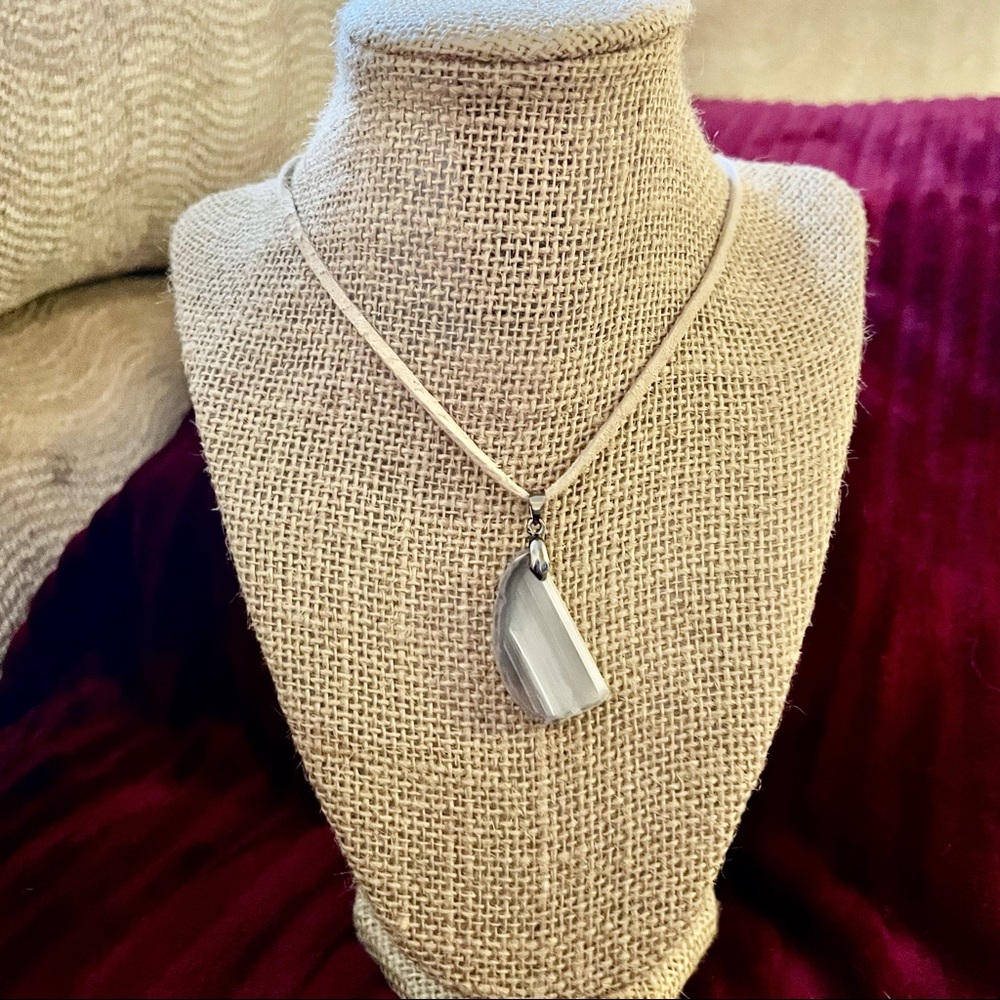 Grey onyx agate slice freeform necklace